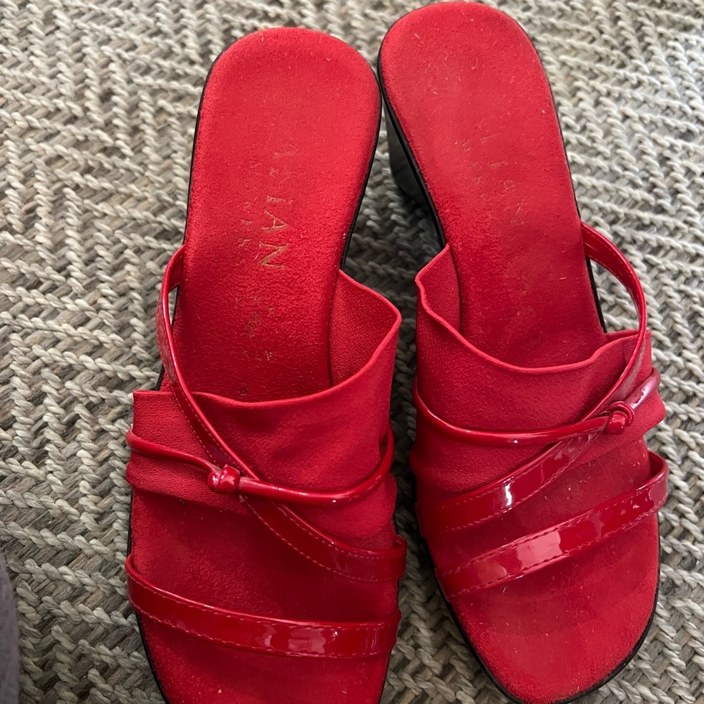 Red Italian Shoemakers lightweight slip on sandals, EUC